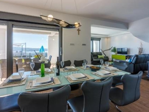 Holiday Home Villa Legara with pool