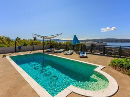 Holiday Home Villa Legara with pool