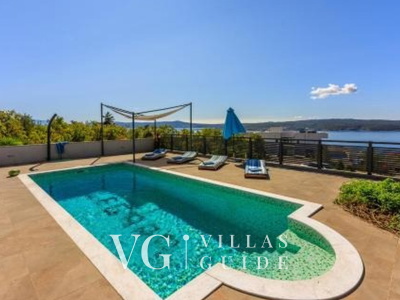 Holiday Home Villa Legara with pool