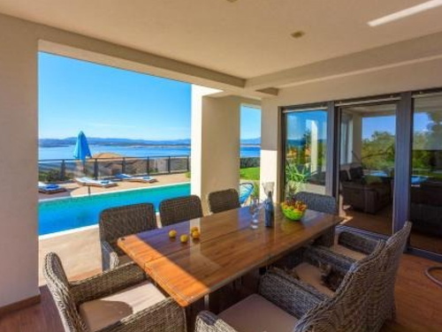 Holiday Home Villa Legara with pool