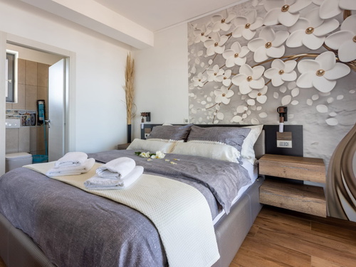 Holiday Home Villa Legara with pool