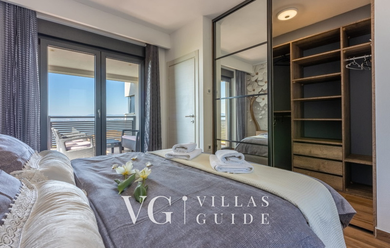 Holiday Home Villa Legara with pool