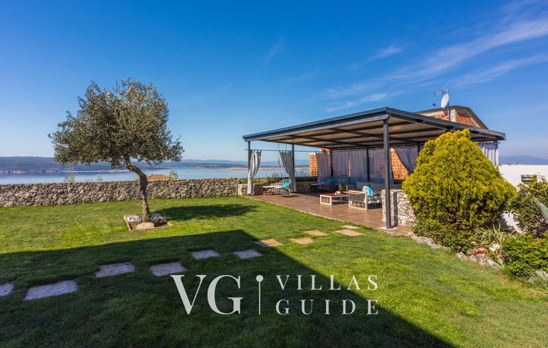 Holiday Home Villa Legara with pool