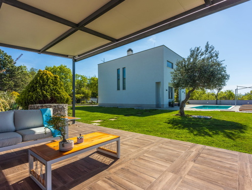 Holiday Home Villa Legara with pool