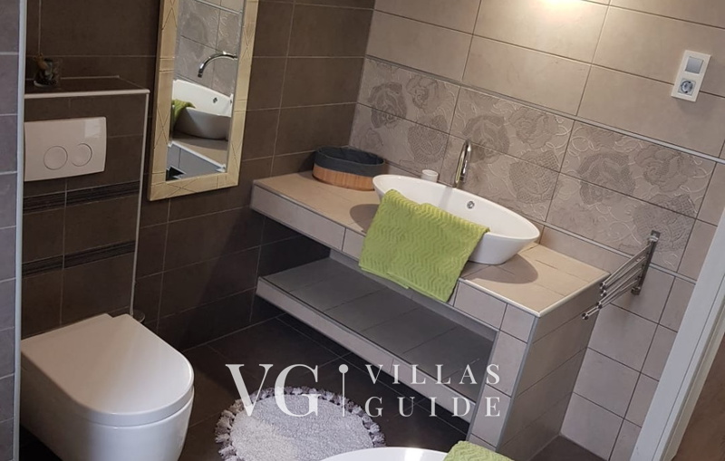 Holiday Home Villa Legara with pool Bathroom