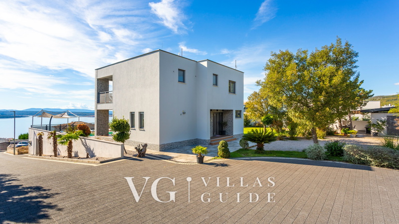 Holiday Home Villa Legara with pool Garden and property exterior