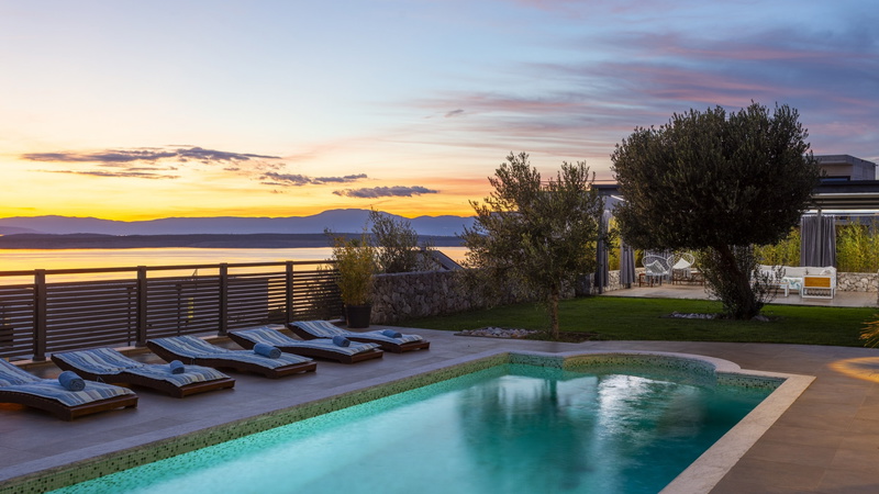 Holiday Home Villa Legara with pool