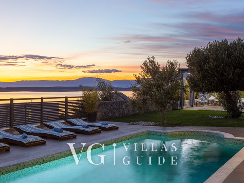 Holiday Home Villa Legara with pool