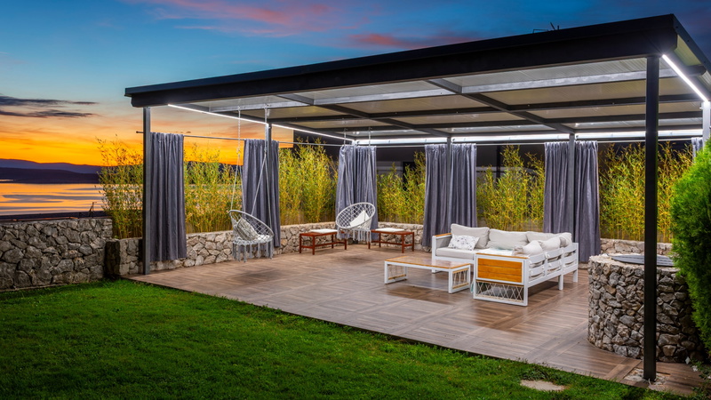 Holiday Home Villa Legara with pool