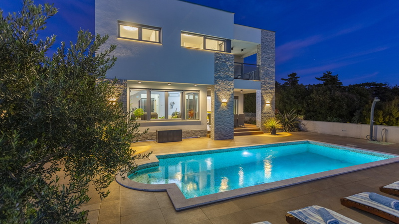 Holiday Home Villa Legara with pool