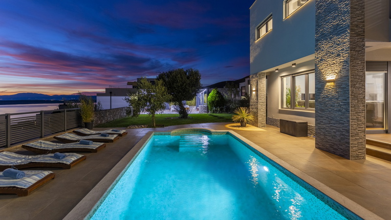 Holiday Home Villa Legara with pool