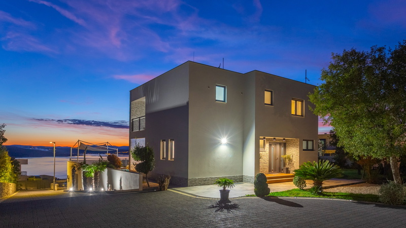 Holiday Home Villa Legara with pool