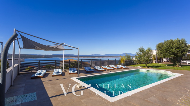 Holiday Home Villa Legara with pool