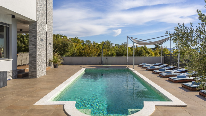 Holiday Home Villa Legara with pool