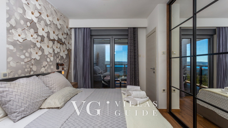 Holiday Home Villa Legara with pool