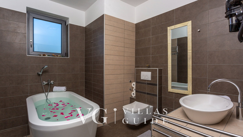 Holiday Home Villa Legara with pool Bathroom