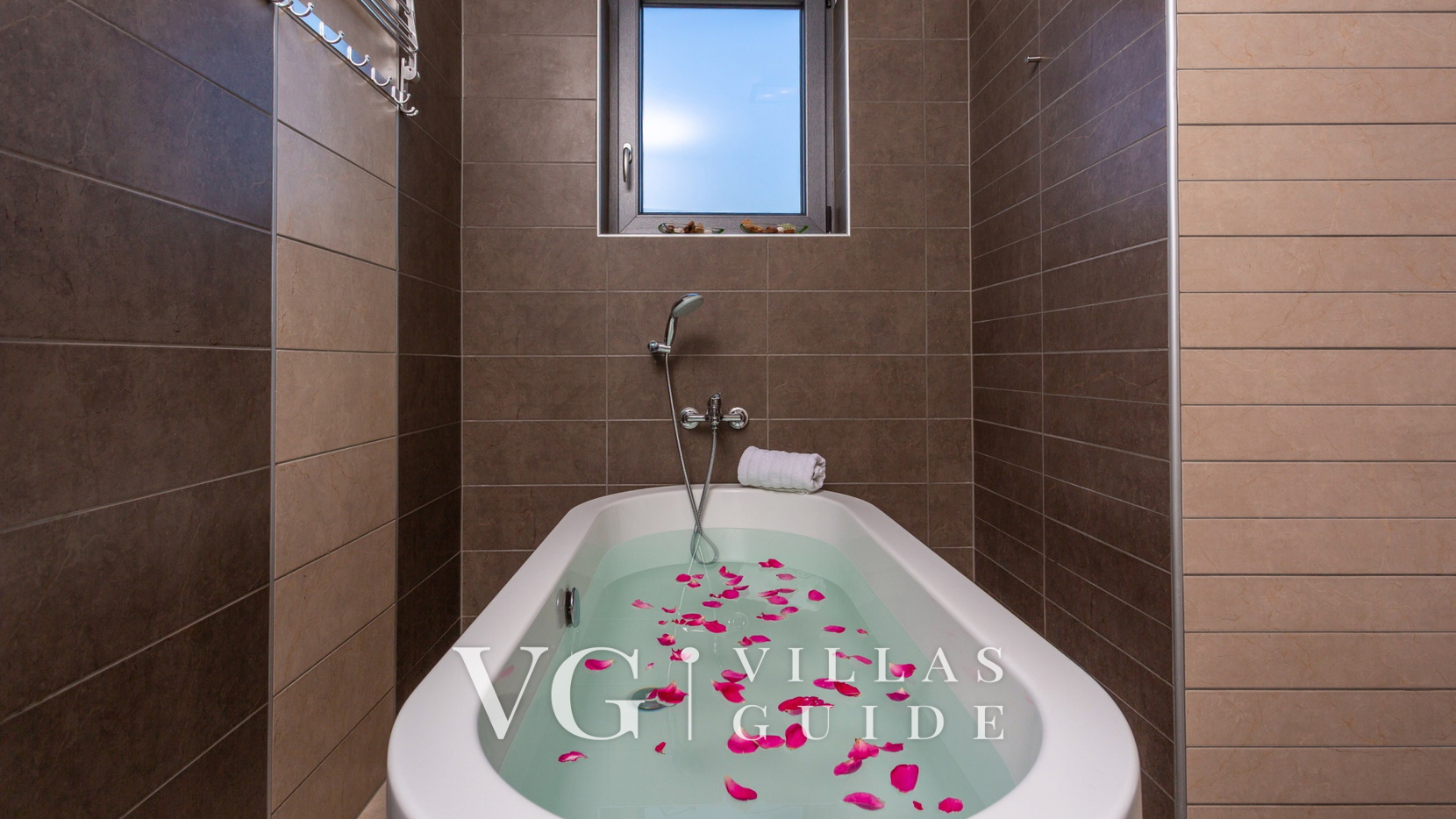 Holiday Home Villa Legara with pool Bathroom