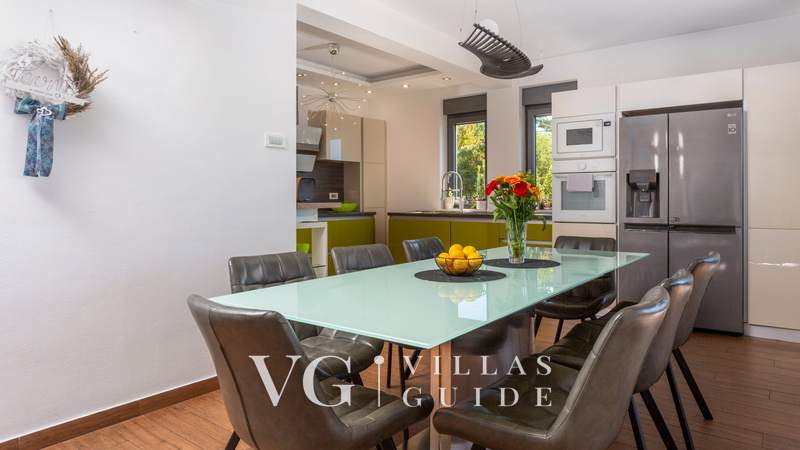 Holiday Home Villa Legara with pool