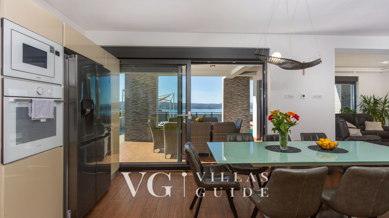 Holiday Home Villa Legara with pool