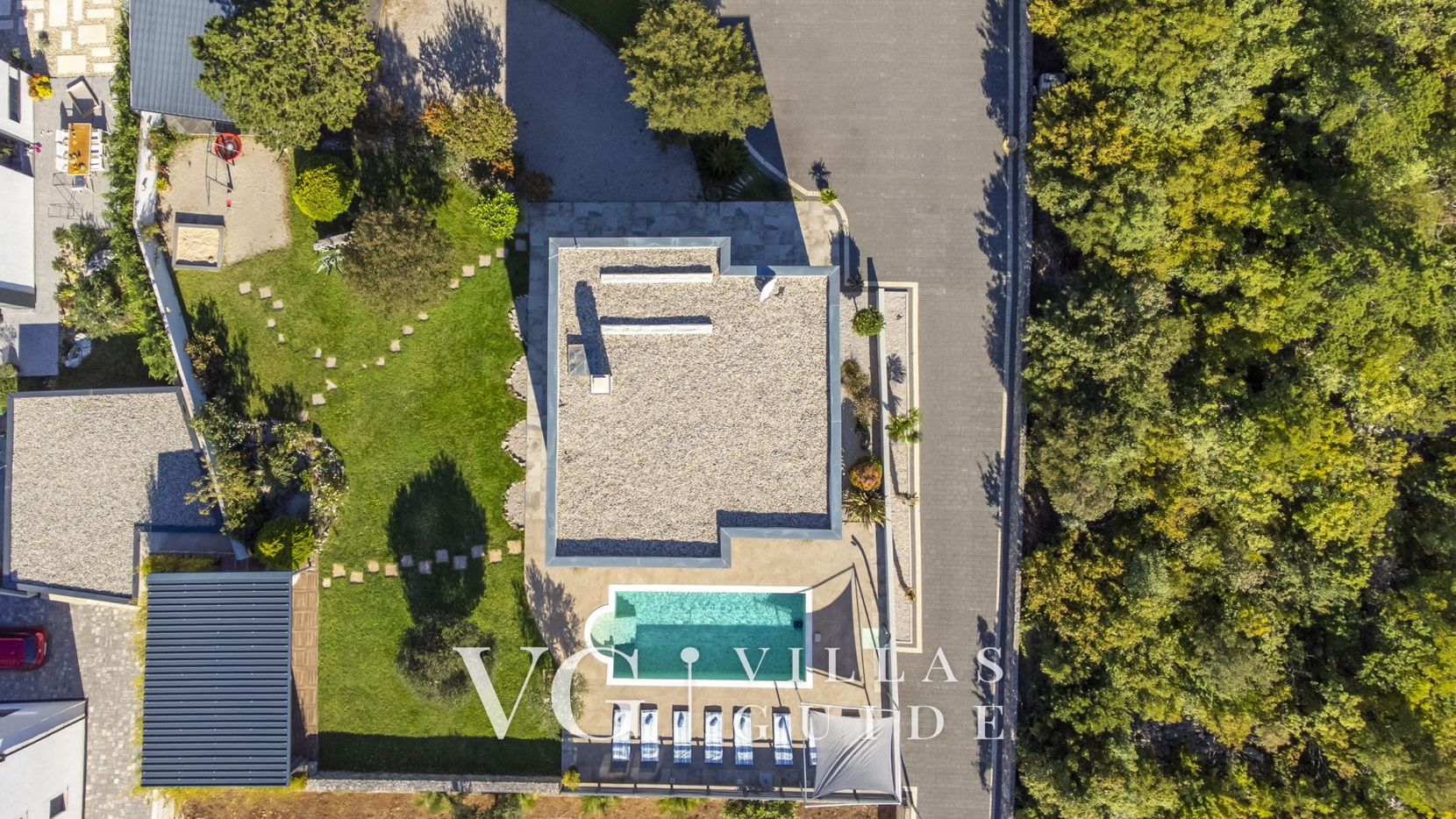 Holiday Home Villa Legara with pool Mikrolokacija