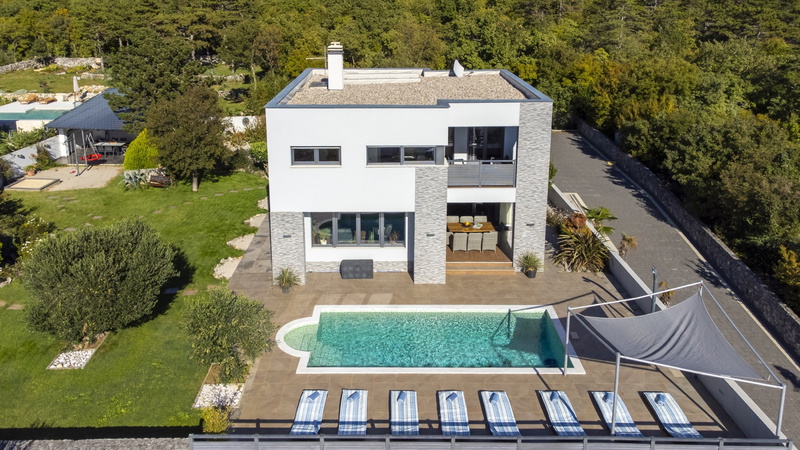 Holiday Home Villa Legara with pool