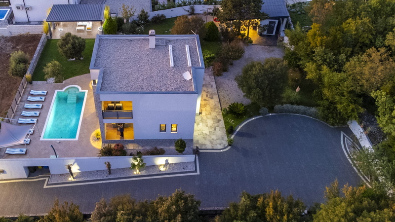 Holiday Home Villa Legara with pool