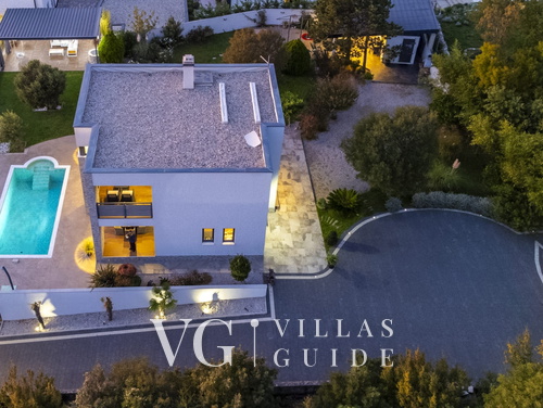 Holiday Home Villa Legara with pool