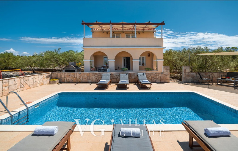 Holiday home SUNSET Garden and property exterior