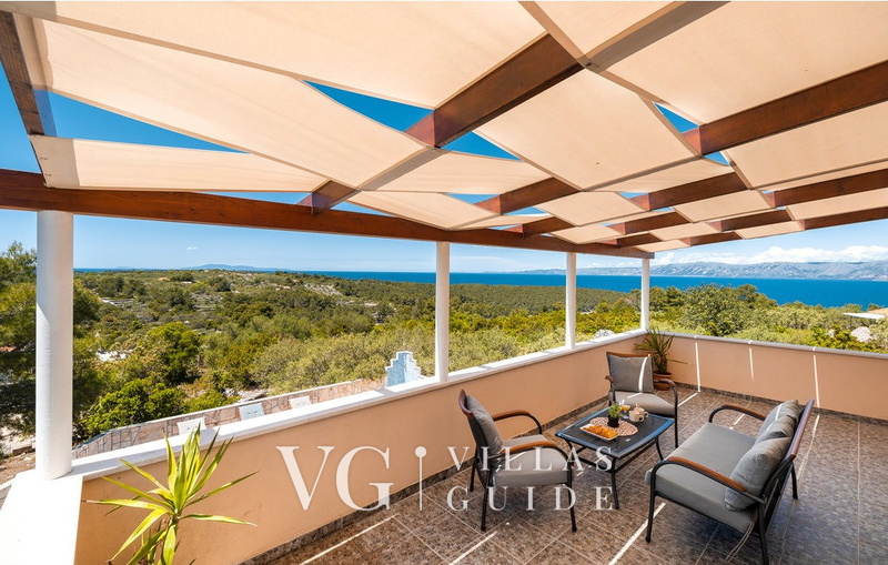 Holiday home SUNSET Garden and property exterior