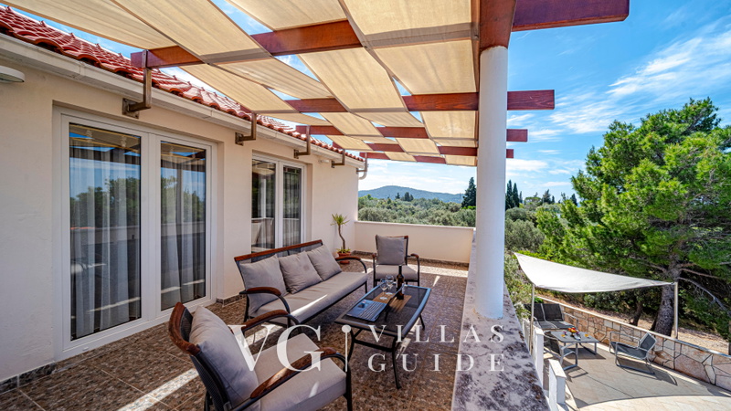 Holiday home SUNSET Garden and property exterior