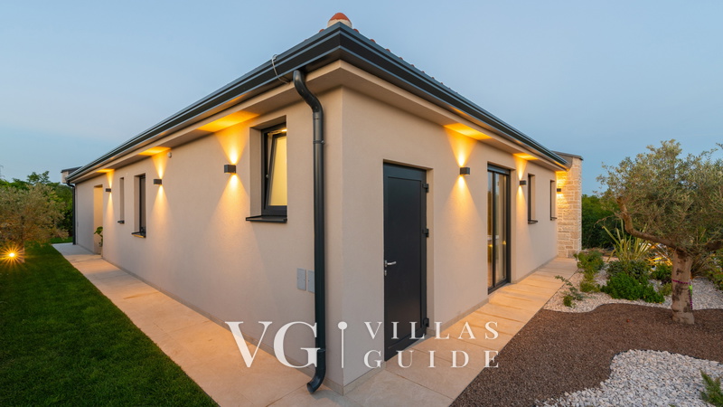 Villa Flores Garden and property exterior