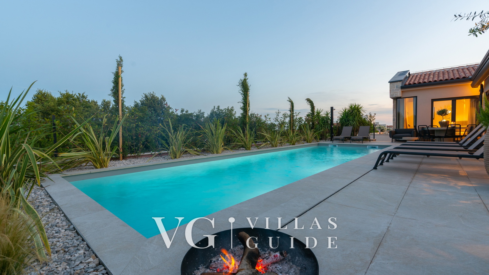 Villa Flores Additional content