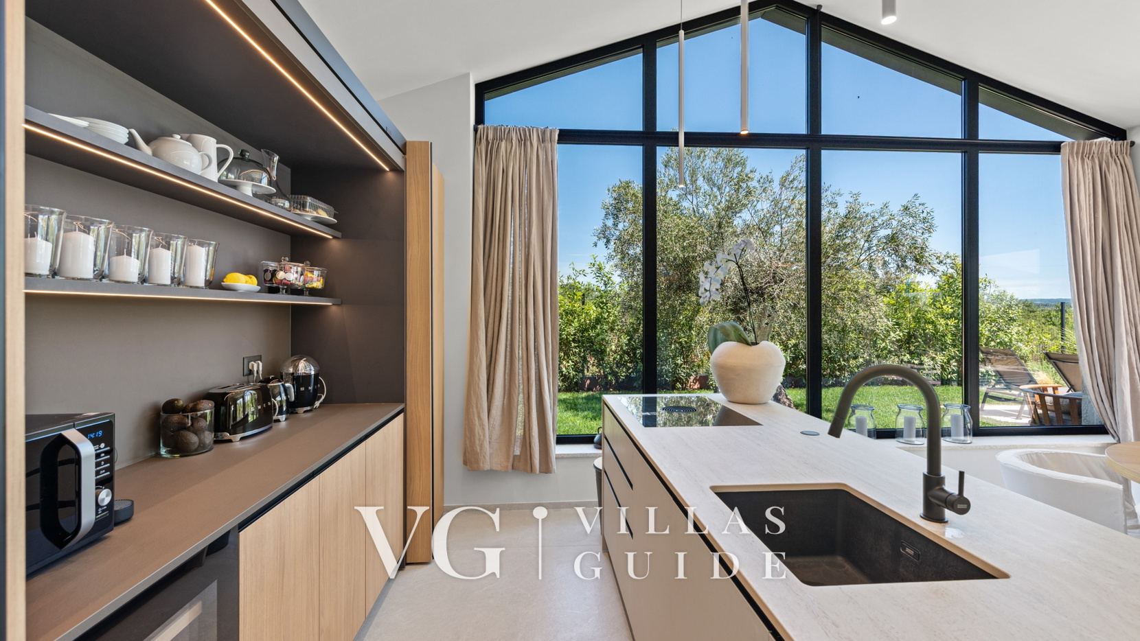 Villa Flores Kitchen