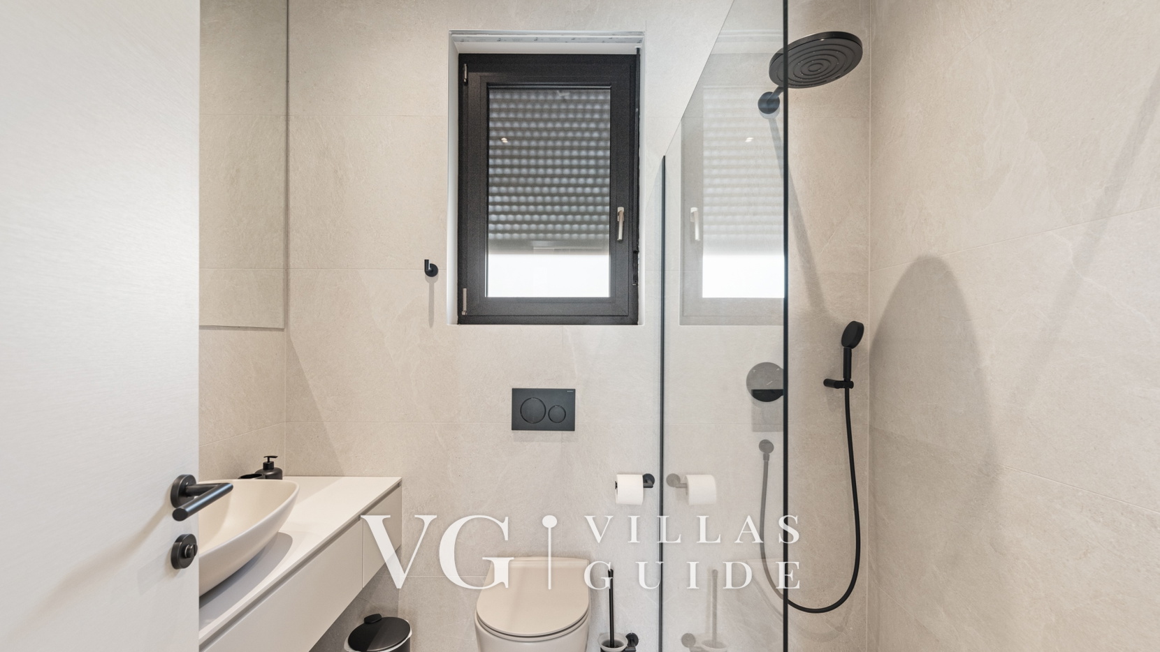 Villa Flores Bathroom