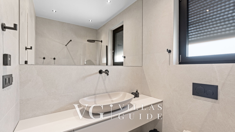 Villa Flores Bathroom