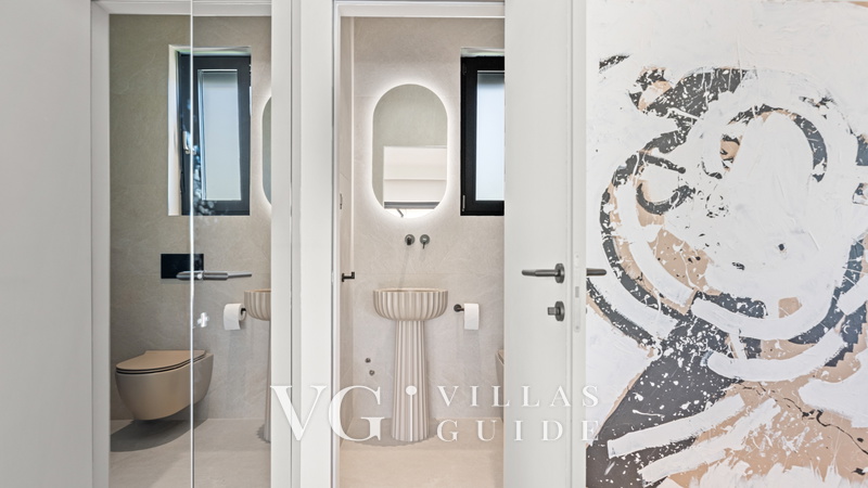 Villa Flores Bathroom