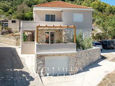 Holiday house VIRA Garden and property exterior