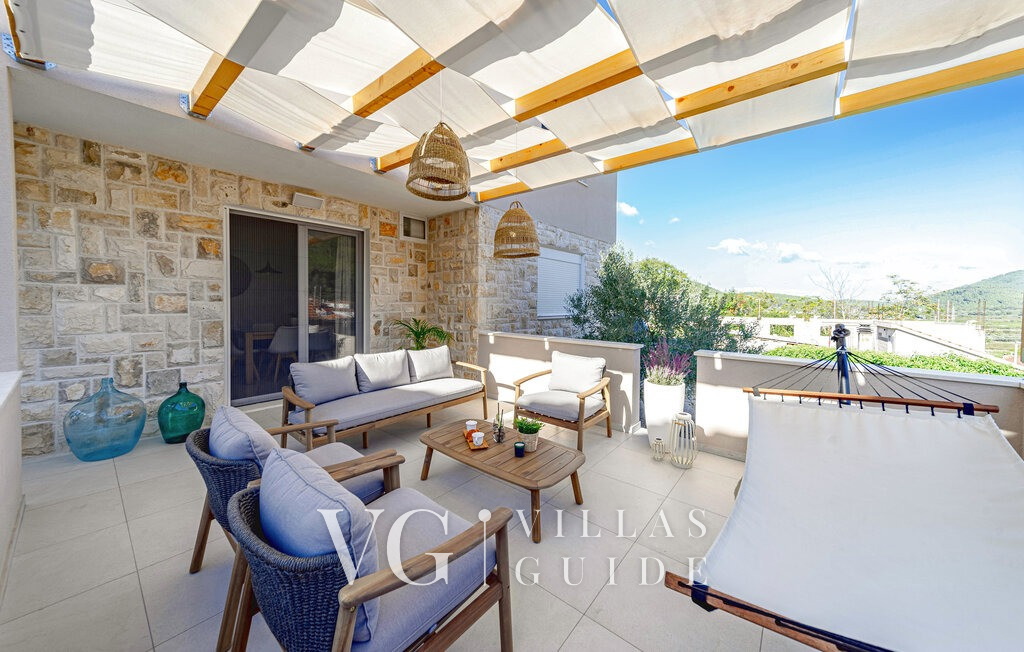 Holiday house VIRA Garden and property exterior