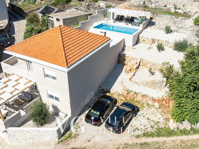 Holiday house VIRA Garden and property exterior