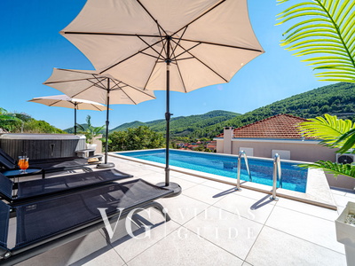 Holiday house VIRA Garden and property exterior