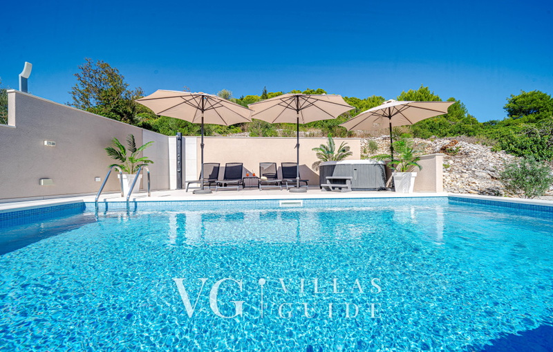 Holiday house VIRA Piscina