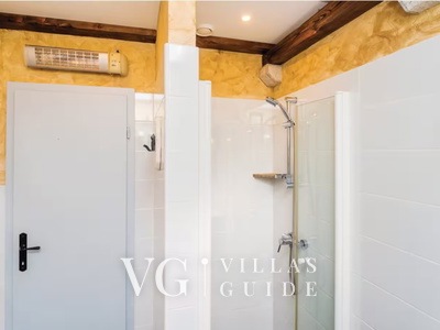 Villa Imortele aria with pool&whirpool island Cres Kupaonica