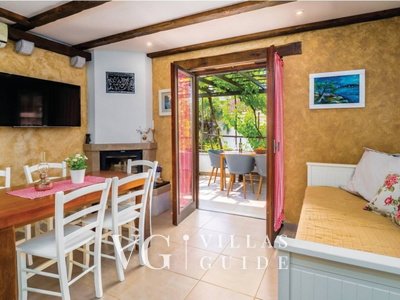 Villa Imortele aria with pool&whirpool island Cres Kuhinja