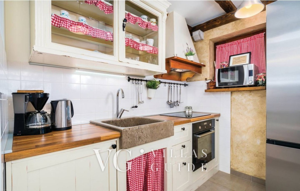 Villa Imortele aria with pool&whirpool island Cres Kuhinja