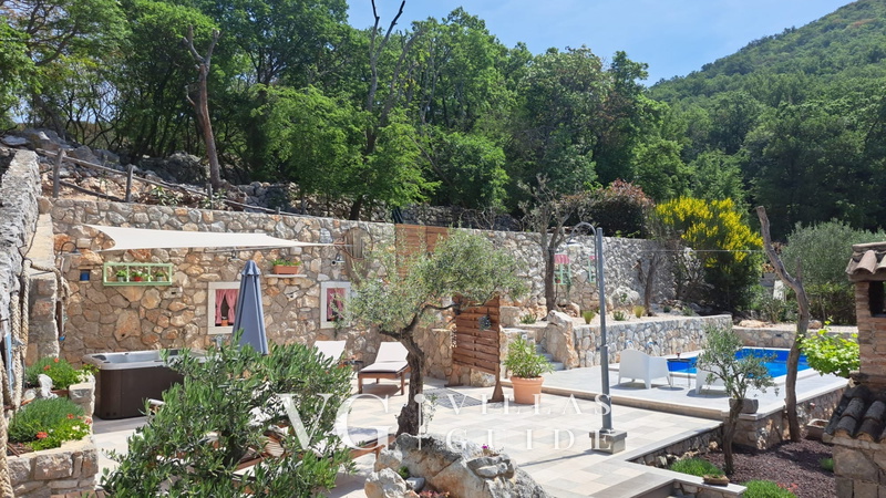 Villa Imortele aria with pool&whirpool island Cres Garden and property exterior