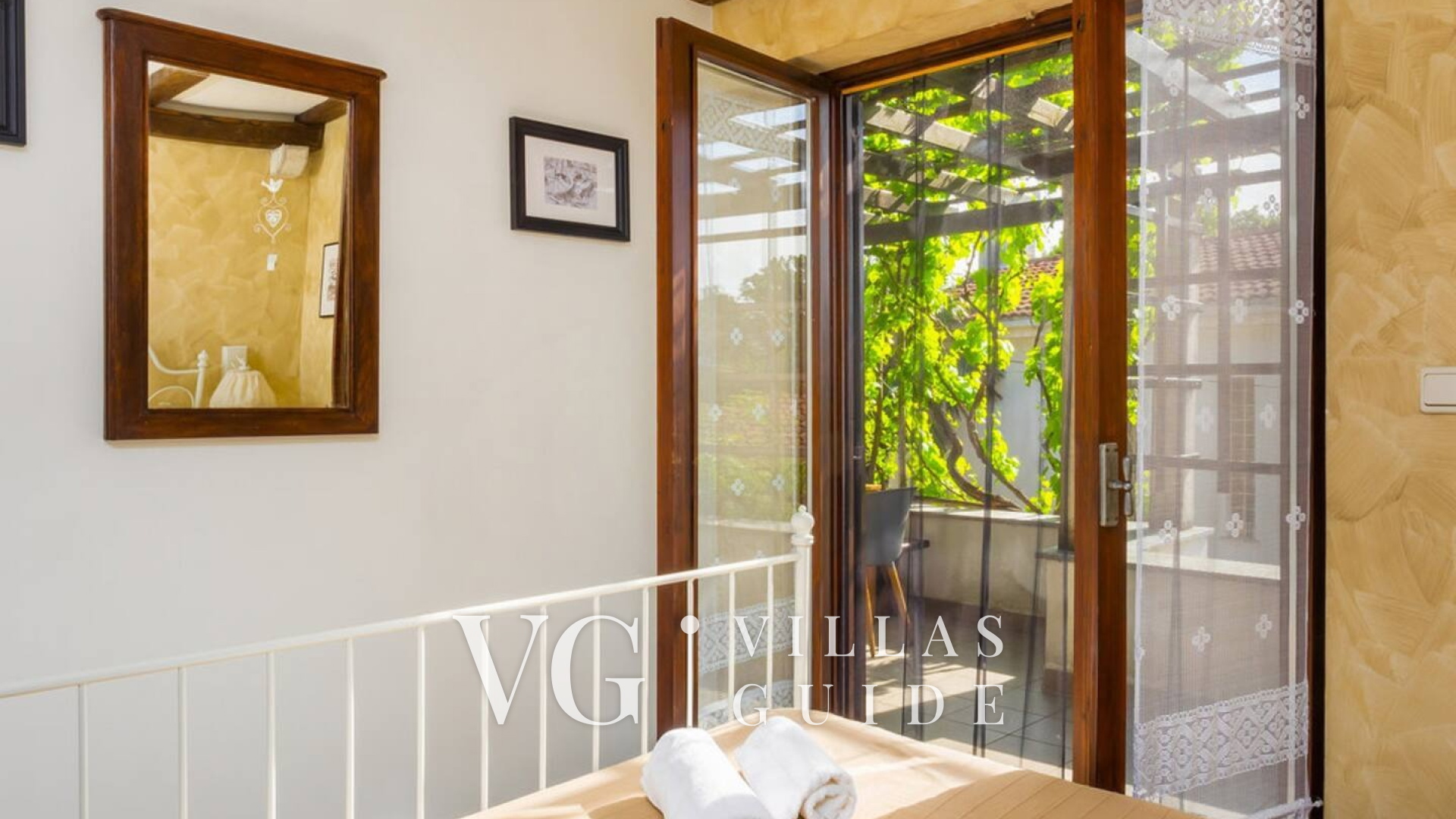 Villa Imortele aria with pool&whirpool island Cres Camera da letto