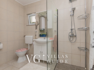 Holiday Home Helga - Makarska-Ričice Bathroom