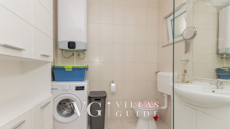 Holiday Home Helga - Makarska-Ričice Kupaonica