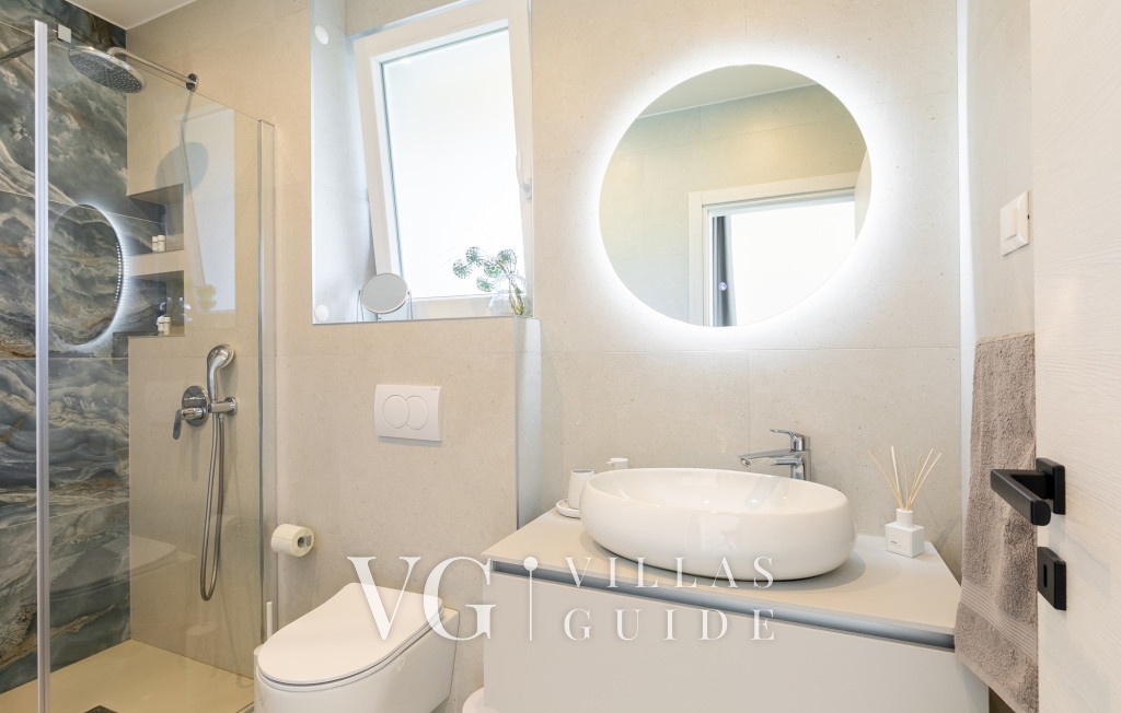 Villa Mon Amour Bathroom