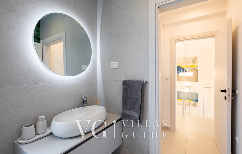 Villa Mon Amour Bathroom